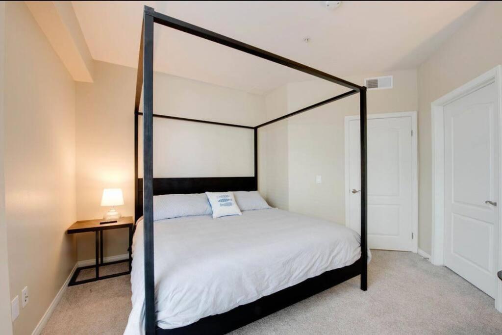 The Nest A Spacious 1 Bedroom Apartment With A Pool View Лос-Анджелес Экстерьер фото