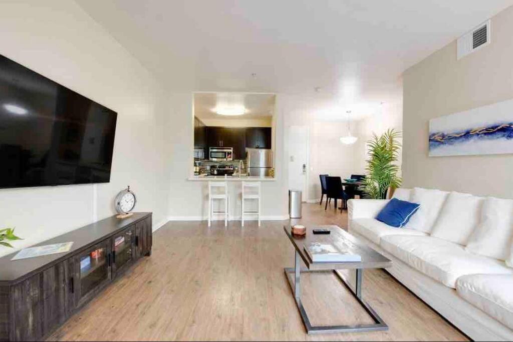The Nest A Spacious 1 Bedroom Apartment With A Pool View Лос-Анджелес Экстерьер фото